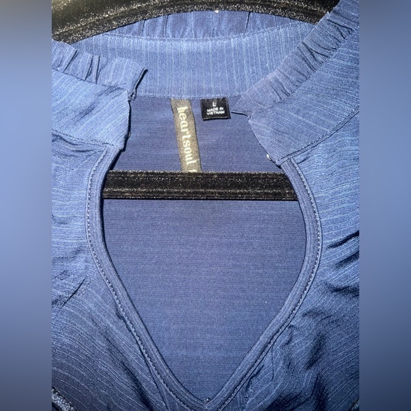 Heart and Soul Navy Blue Blouse… size Large. Smoke and Pet free - Picture 5 of 9